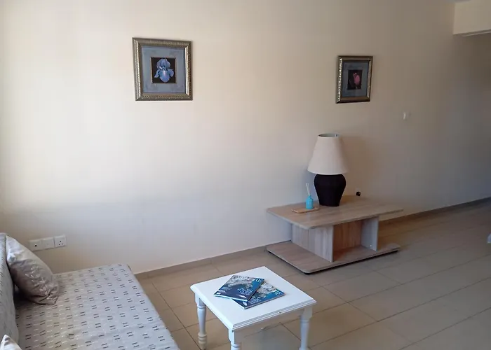 Vila Eden Nissi Front