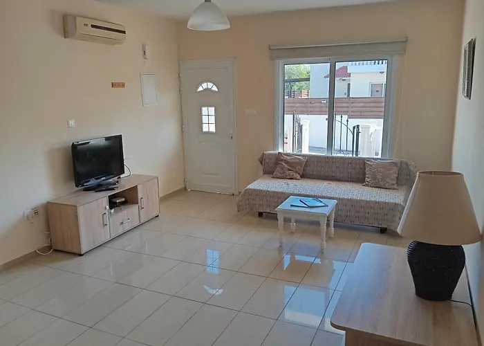 Eden Nissi Front * Ayía Nápa